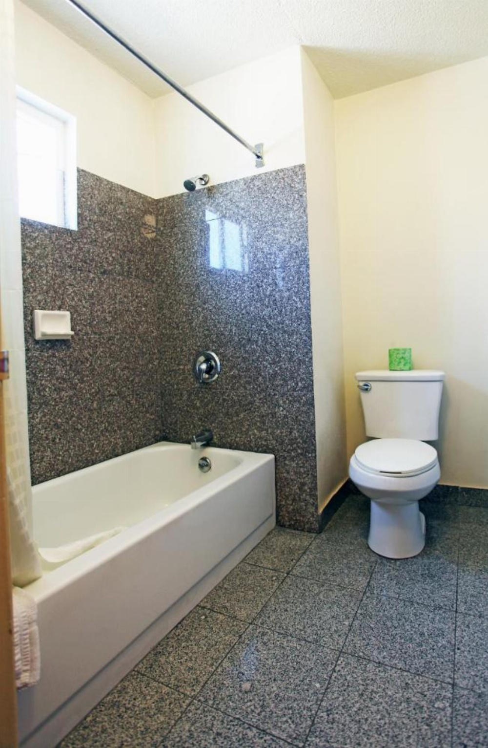 Room image 2