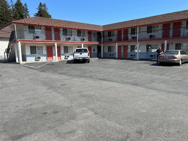 National 9 Motel image 4